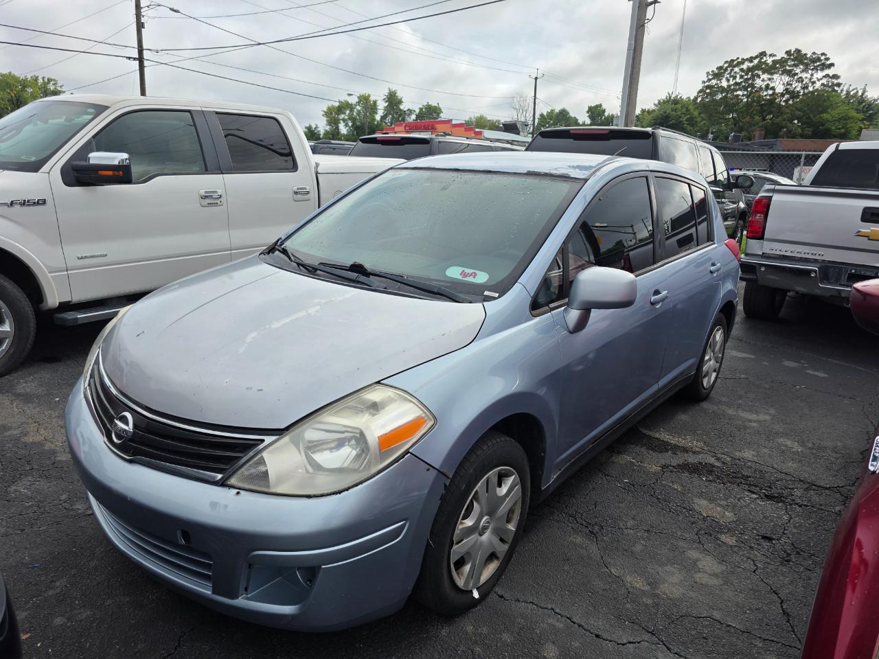 Nissan Versa 1.8 S Hatchback 2011