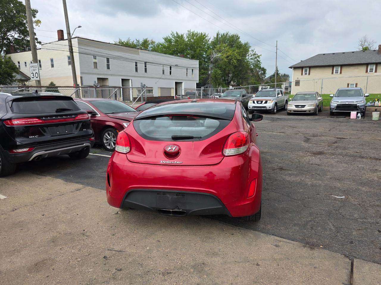 Hyundai Veloster Base 2013