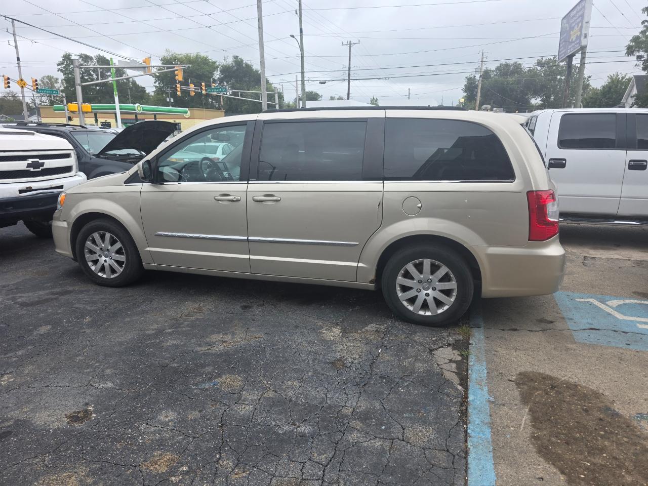 2012 Chrysler Town & Country Touring
