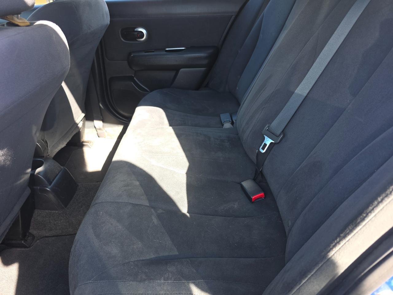 Nissan Versa 1.8 S Hatchback 2009