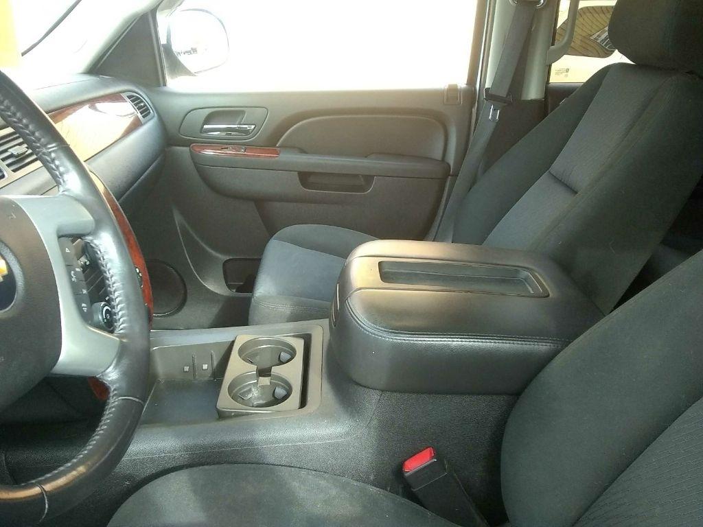 Chevrolet Suburban LS 1500 4WD 2011