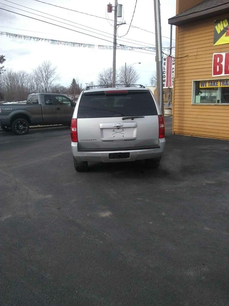Chevrolet Suburban LS 1500 4WD 2011