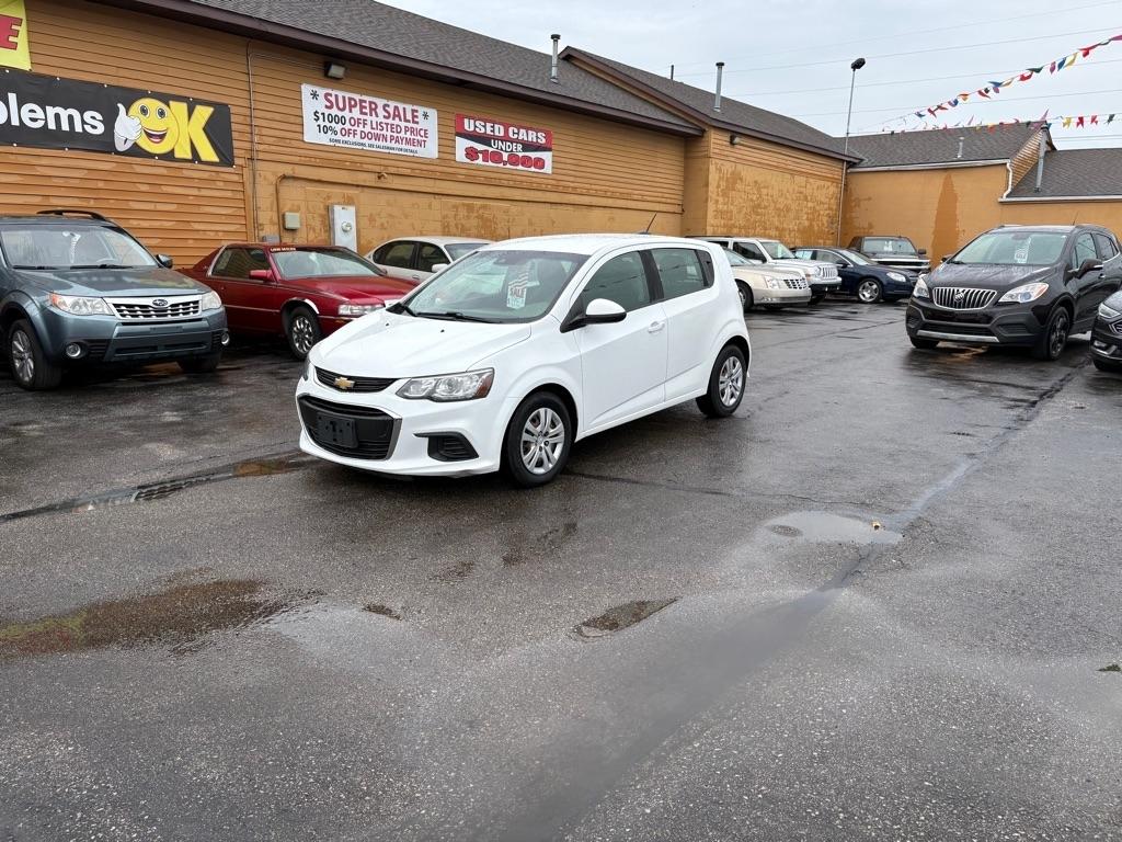 Chevrolet Sonic photo 2