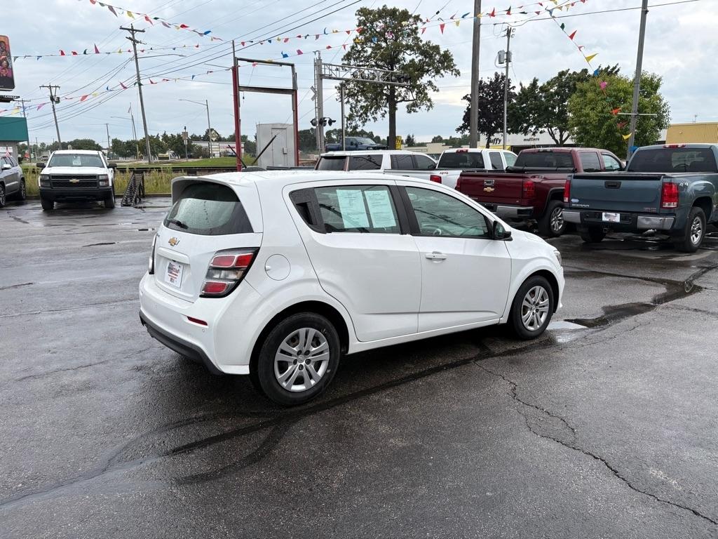 Chevrolet Sonic photo 4