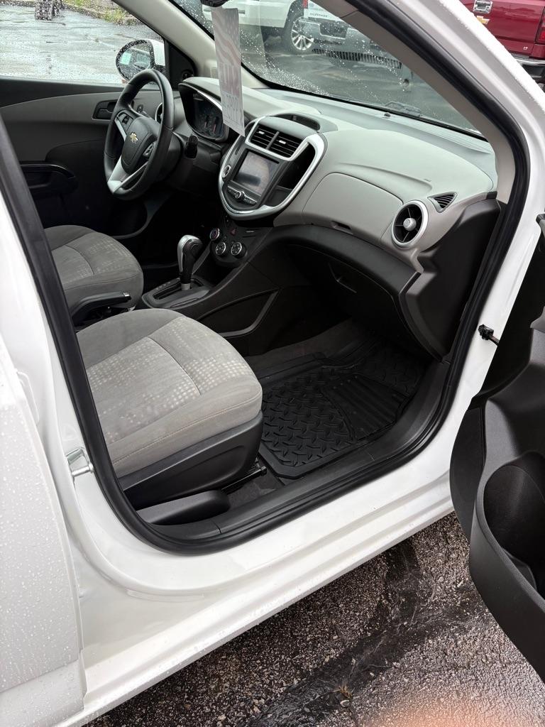 Chevrolet Sonic photo 6