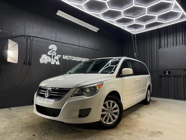 White 2012 Volkswagen Routan SE Minivan Front-Wheel Drive 7-Speed Automatic