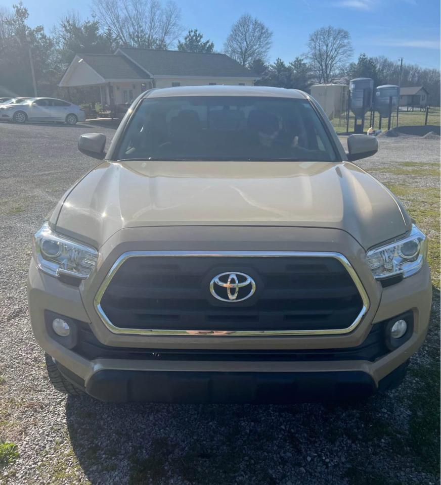 Toyota Tacoma 2WD Double Cab I4 AT SR5 (Natl) 2017