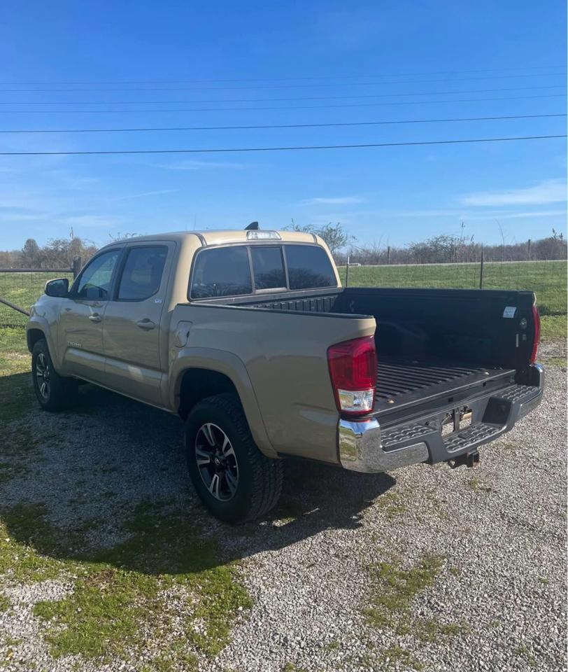 Toyota Tacoma 2WD Double Cab I4 AT SR5 (Natl) 2017