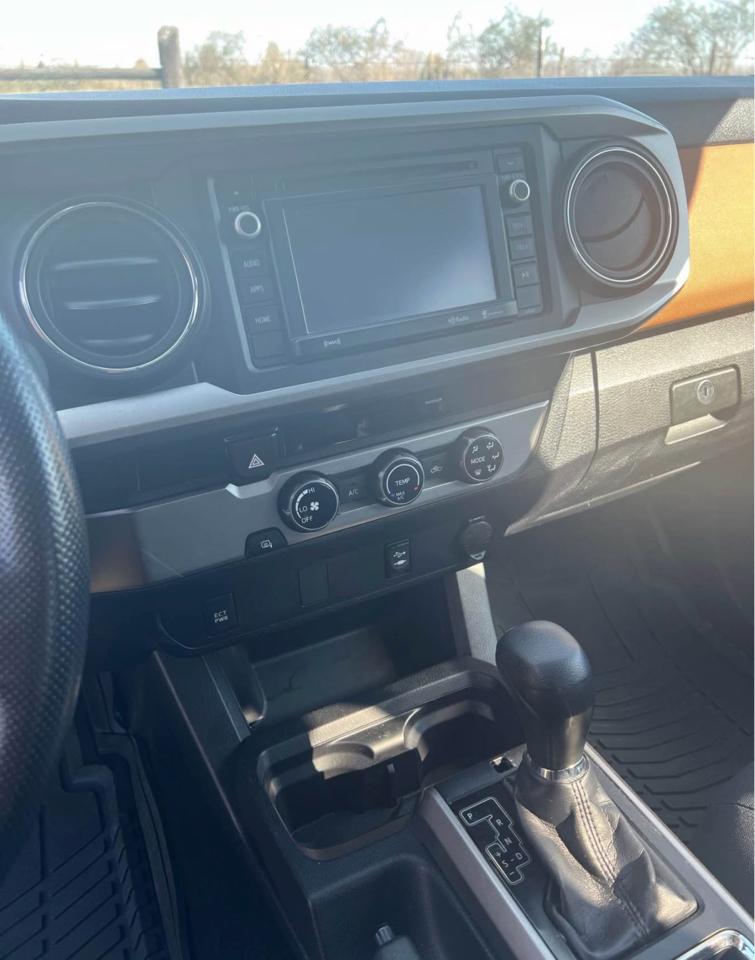 Toyota Tacoma 2WD Double Cab I4 AT SR5 (Natl) 2017