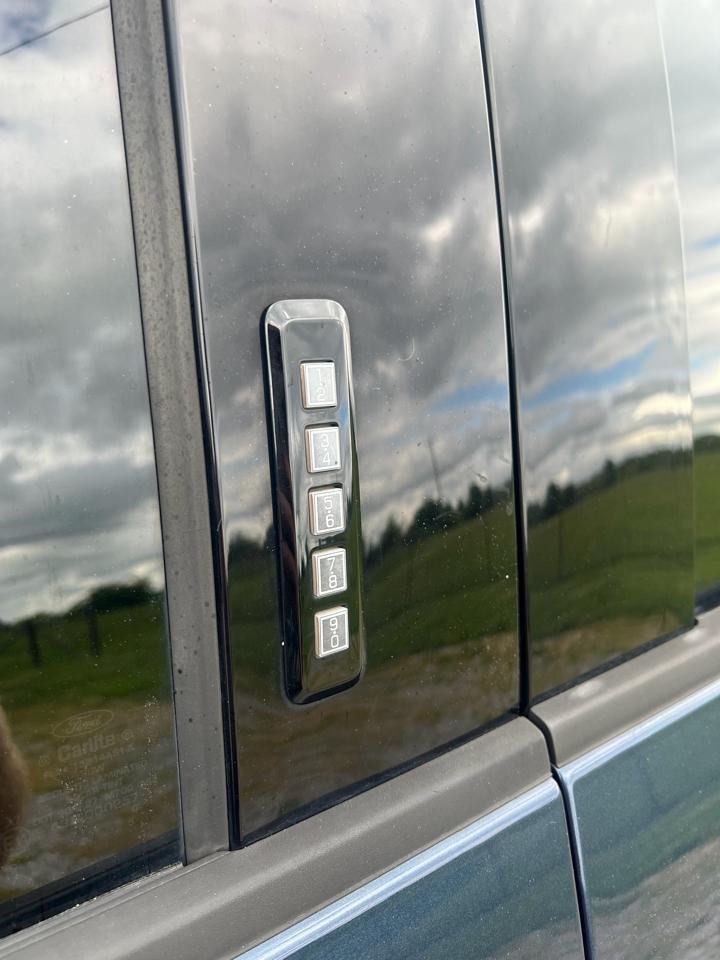 Ford F-150 2WD SuperCrew 145" XLT 2015