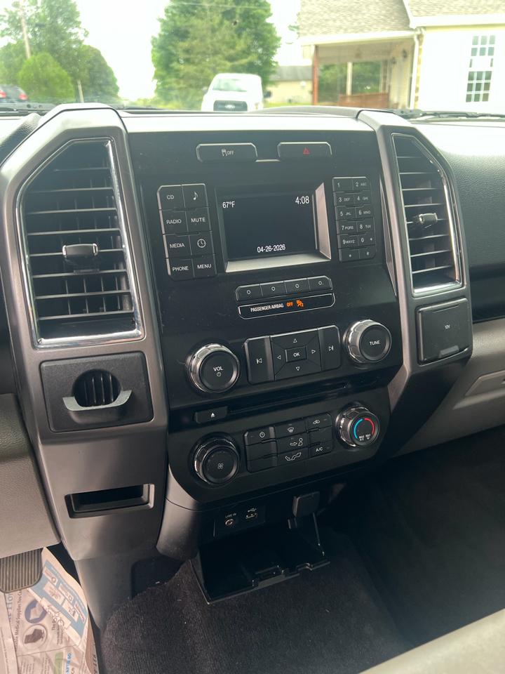 Ford F-150 2WD SuperCrew 145" XLT 2015