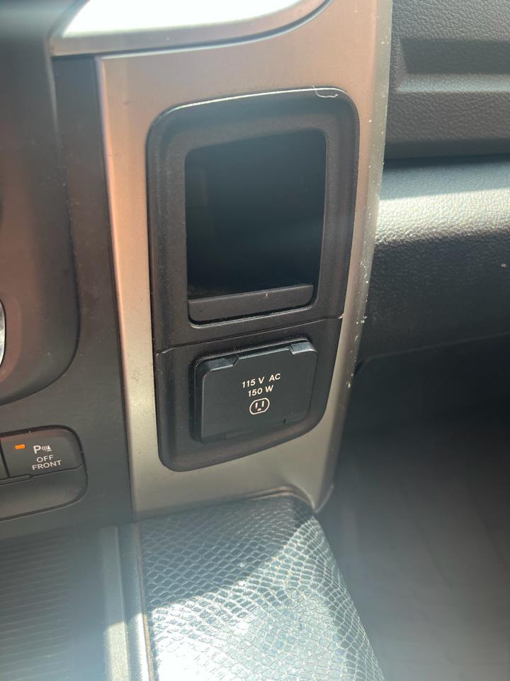 RAM 1500 4WD Crew Cab 140.5" Big Horn 2014