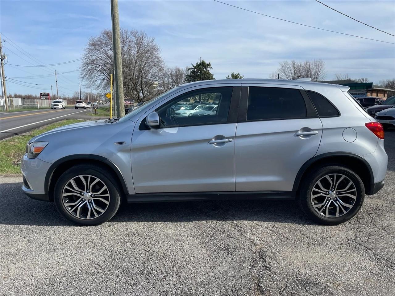 Mitsubishi Outlander Sport  2017