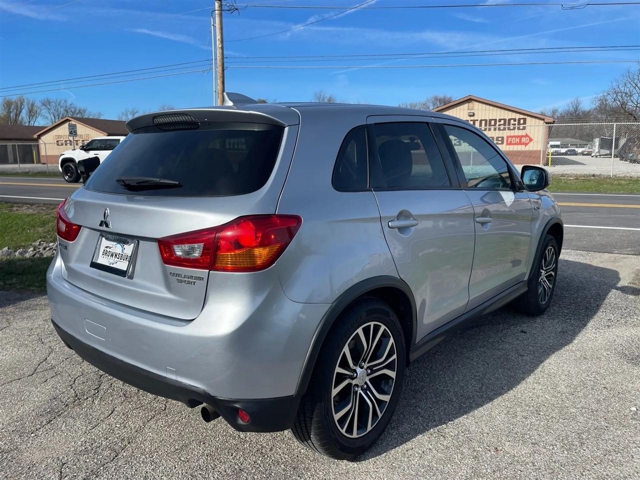 Mitsubishi Outlander Sport  2017