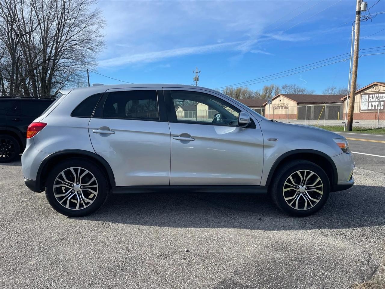 Mitsubishi Outlander Sport  2017