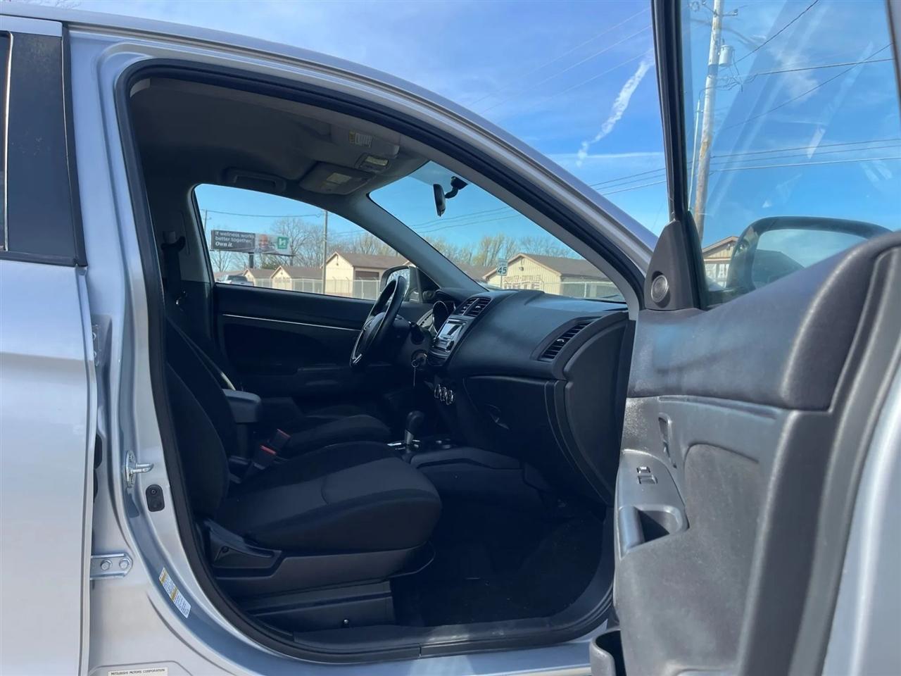 Mitsubishi Outlander Sport  2017