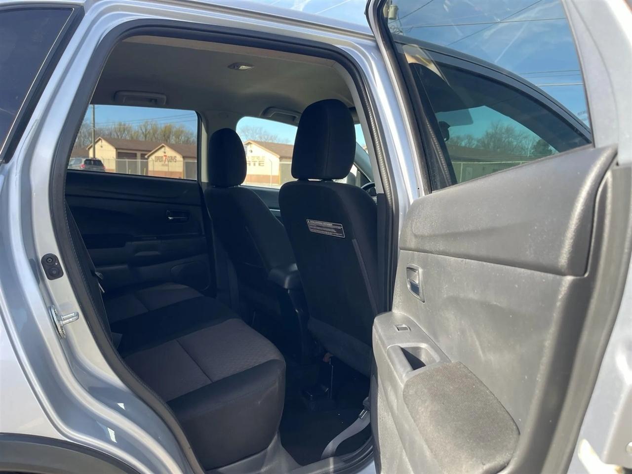 Mitsubishi Outlander Sport  2017