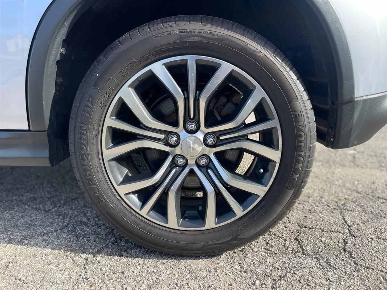 Mitsubishi Outlander Sport  2017