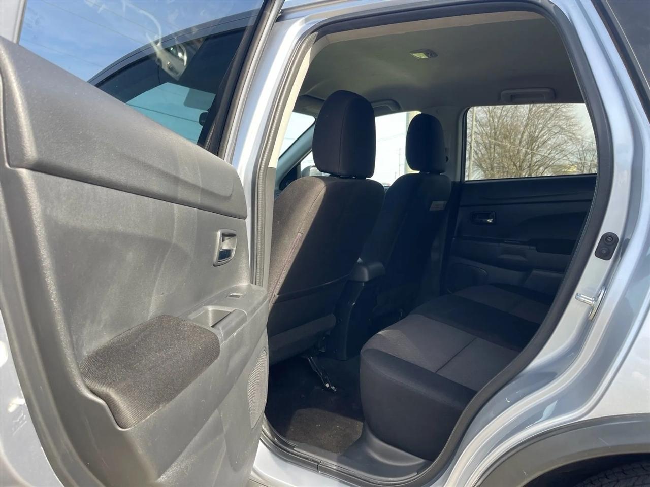 Mitsubishi Outlander Sport  2017