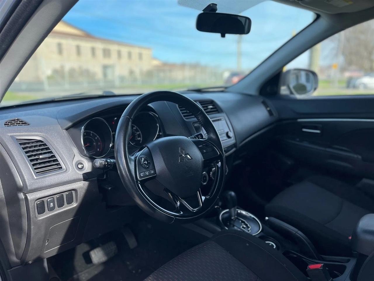 Mitsubishi Outlander Sport  2017