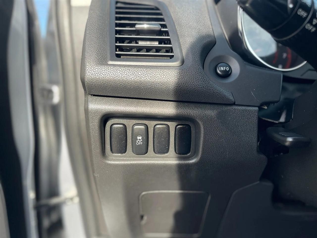 Mitsubishi Outlander Sport  2017