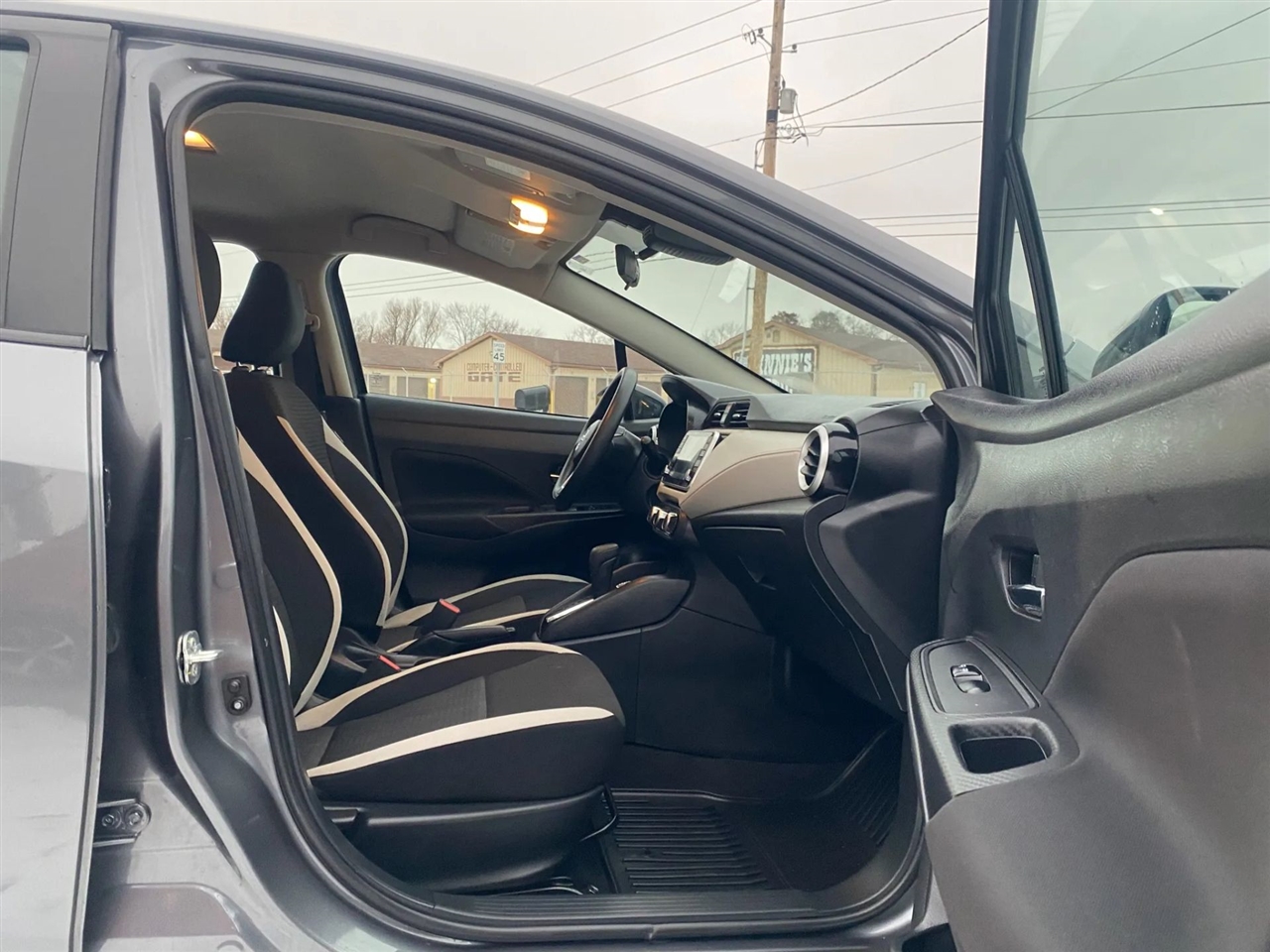 Nissan Versa  2022