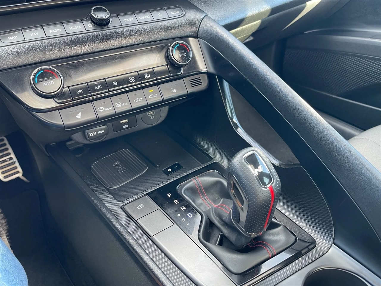 Hyundai Elantra  2025