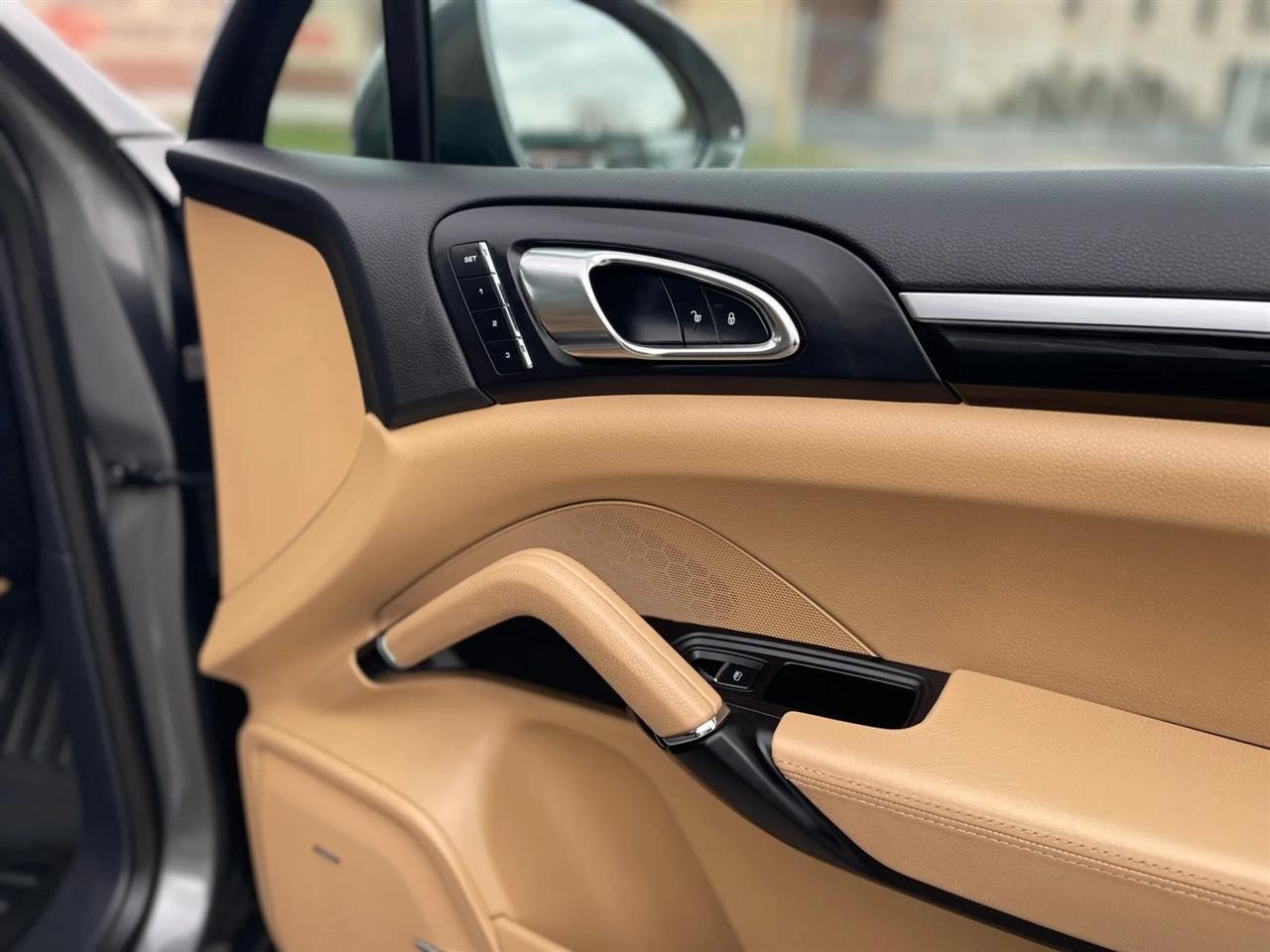 Porsche Cayenne  2015