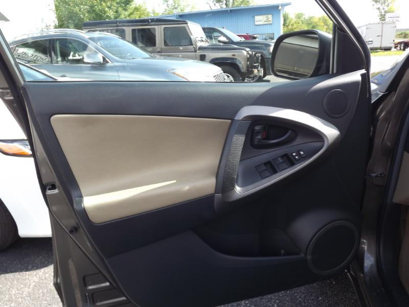 2012 Toyota RAV4 photo 11