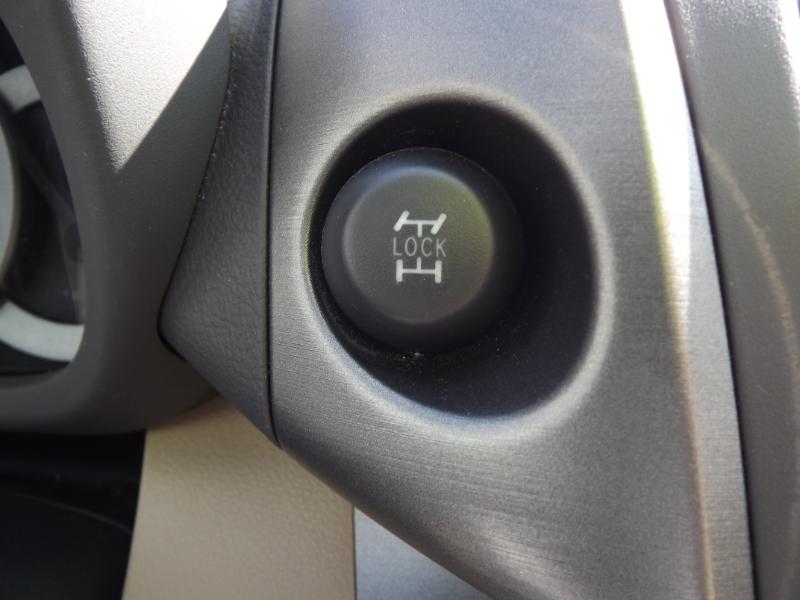 2012 Toyota RAV4 photo 17