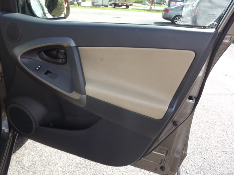 2012 Toyota RAV4 photo 28