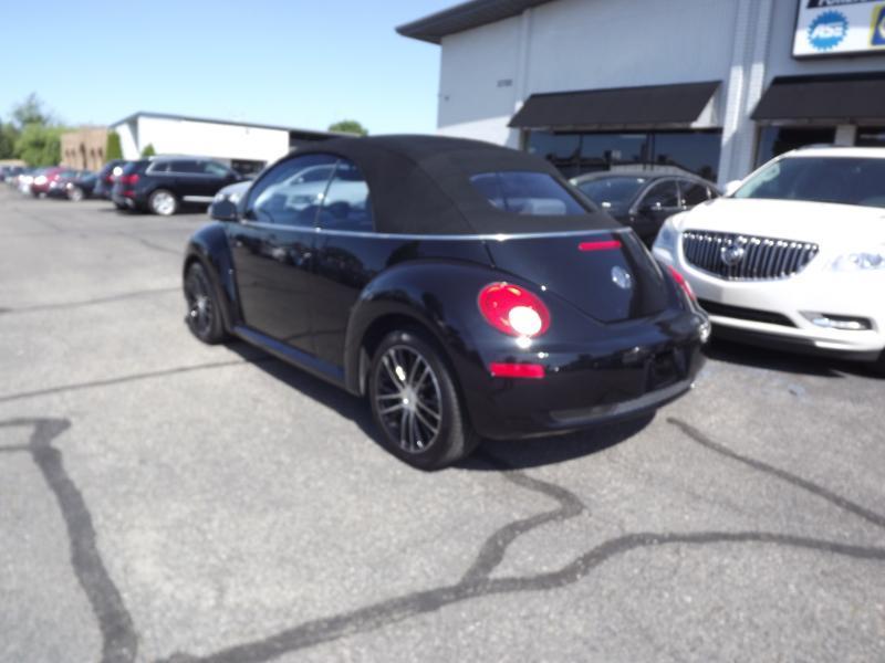 Volkswagen New Beetle  2010