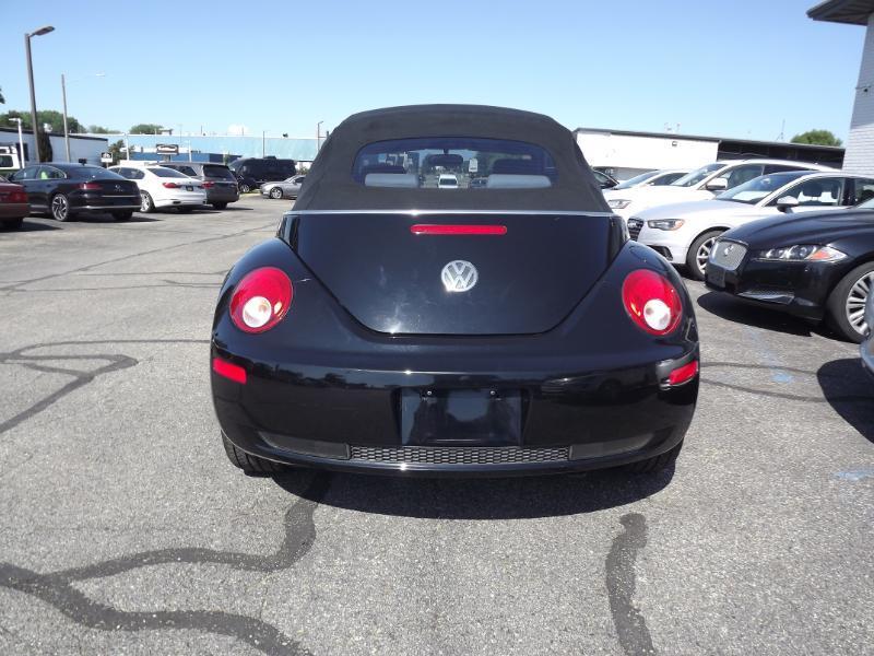 Volkswagen New Beetle  2010