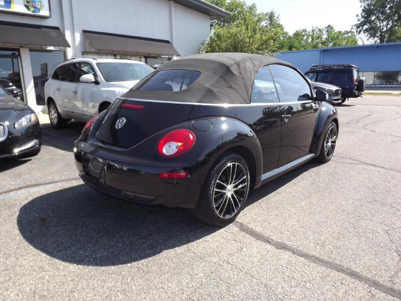 Volkswagen New Beetle  2010