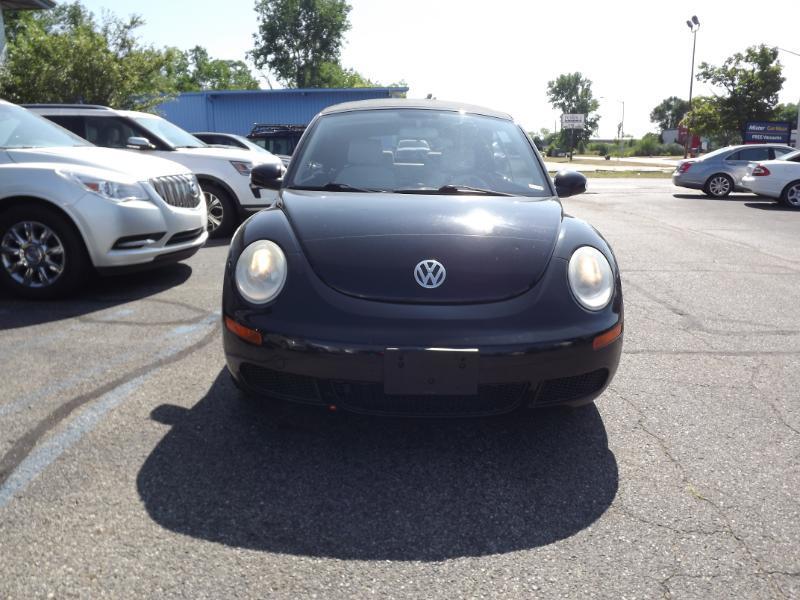 Volkswagen New Beetle  2010