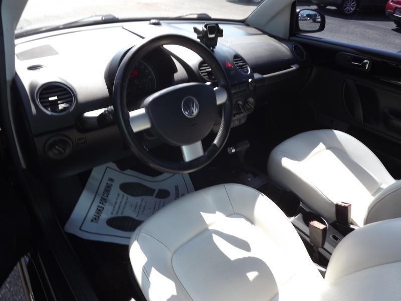 Volkswagen New Beetle  2010