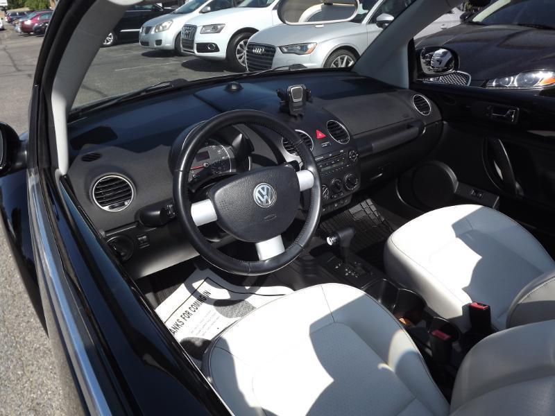 Volkswagen New Beetle  2010
