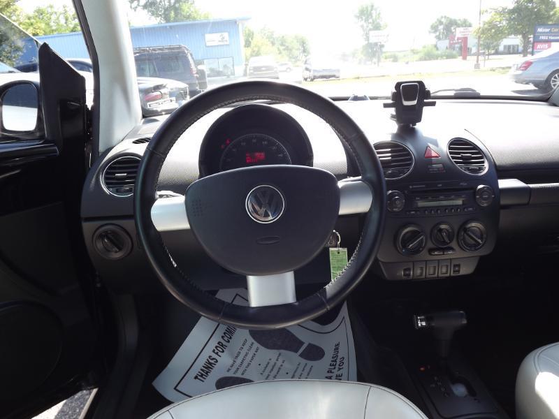 Volkswagen New Beetle  2010