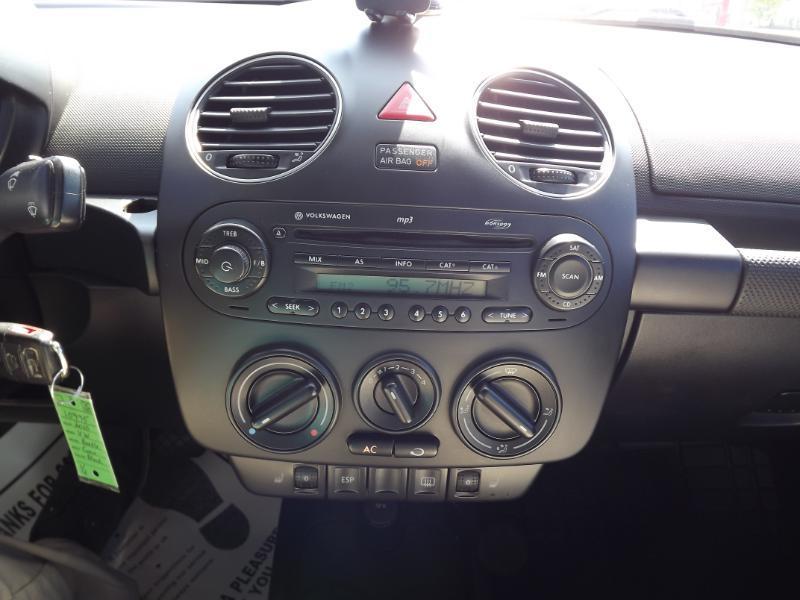 Volkswagen New Beetle  2010