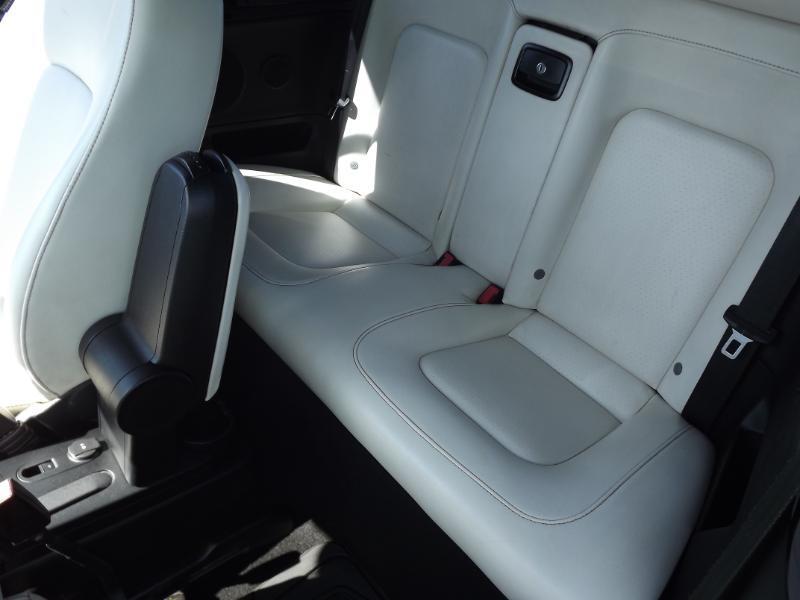 Volkswagen New Beetle  2010