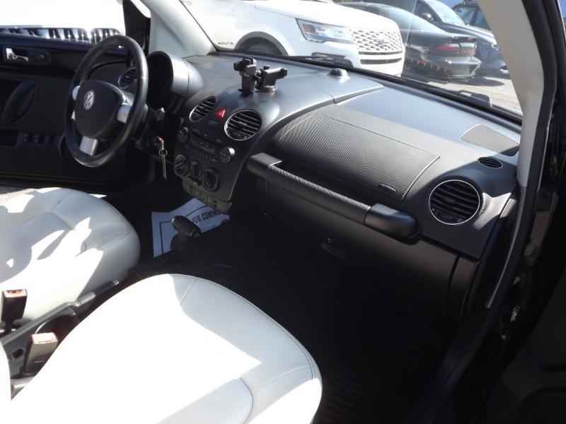 Volkswagen New Beetle  2010