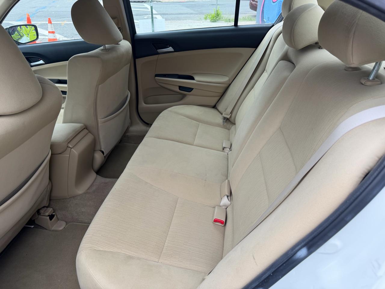 Honda Accord LX-P Sedan AT 2011