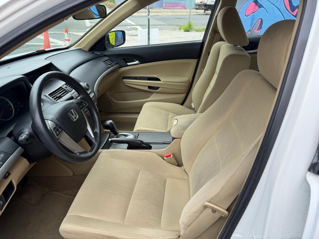Honda Accord LX-P Sedan AT 2011