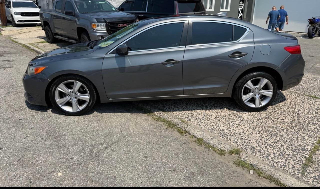Acura ILX 5-Spd AT w/ Technology Package 2014