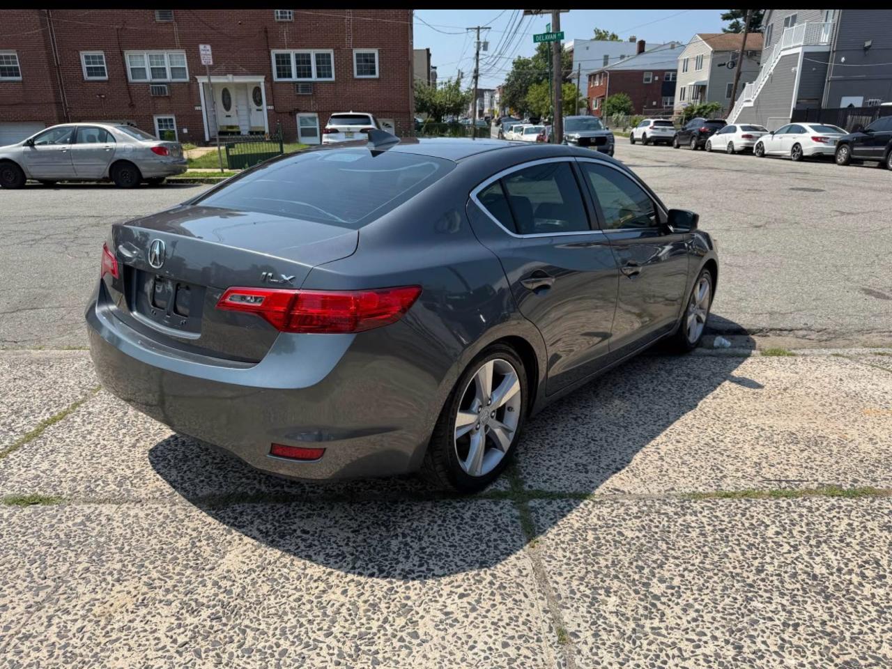 Acura ILX 5-Spd AT w/ Technology Package 2014
