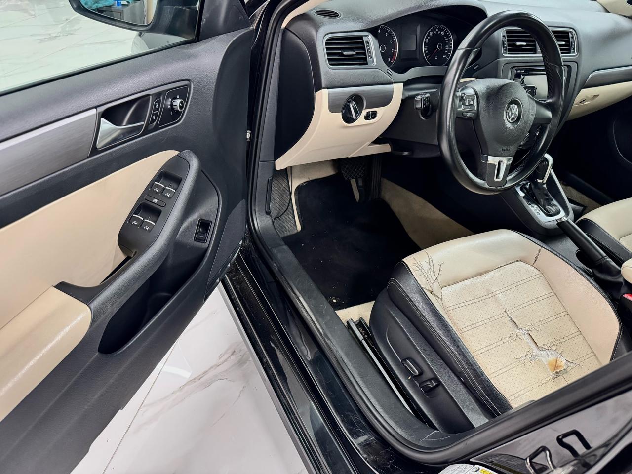 Volkswagen Jetta SEL PZEV 2013
