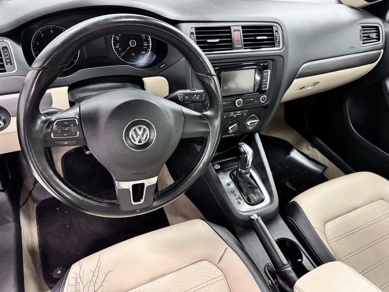 Volkswagen Jetta SEL PZEV 2013