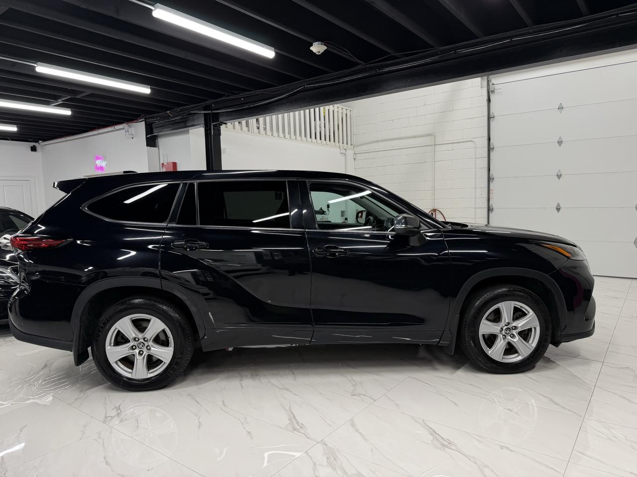 Toyota Highlander LE AWD V6 2021