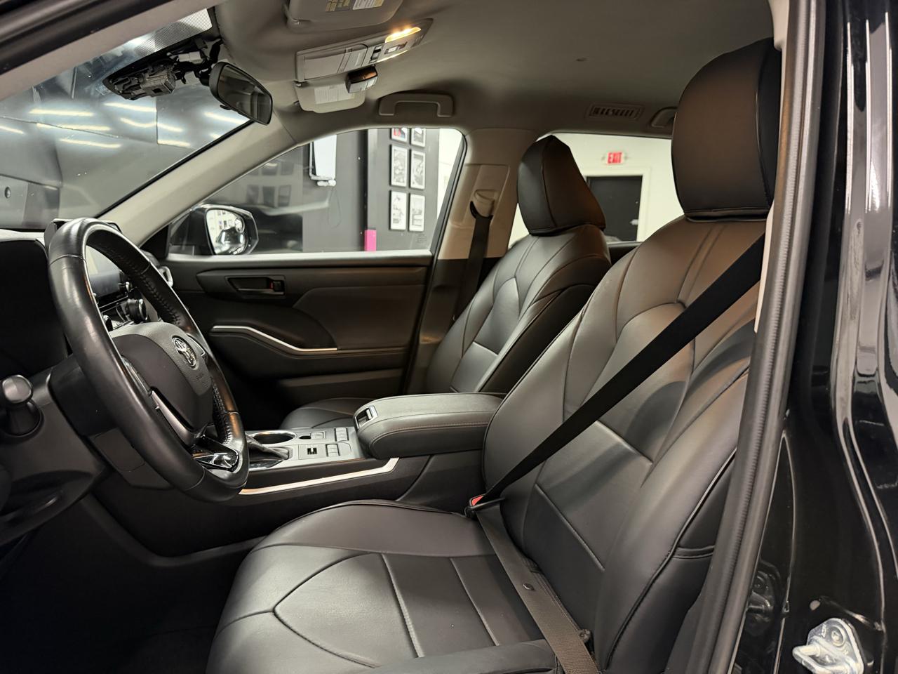 Toyota Highlander LE AWD V6 2021