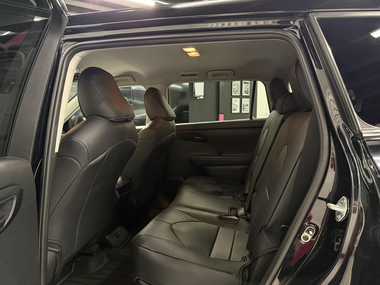 Toyota Highlander LE AWD V6 2021
